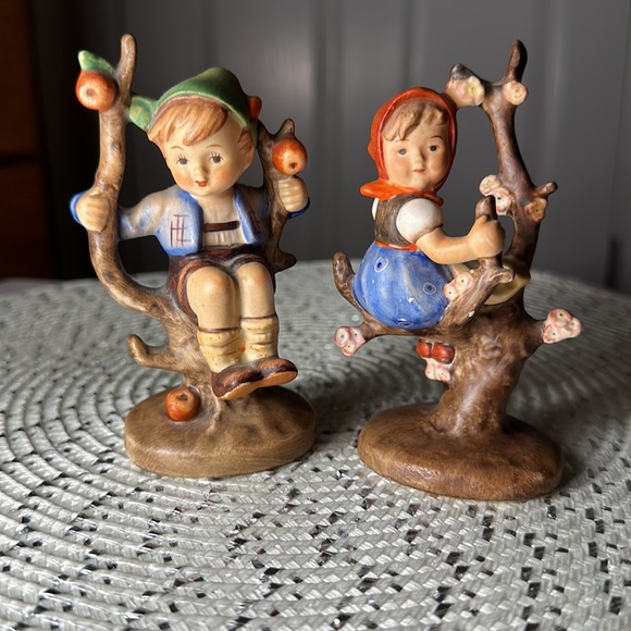 VINTAGE M.I. Hummel “Apple Tree Boy” & “Apple Tree Girl” Figurines - Picture 13 of 15
